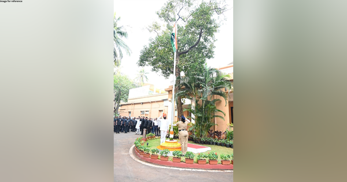 Republic Day 2023: Maharashtra CM Eknath Shinde unfurls Tricolour in Mumbai